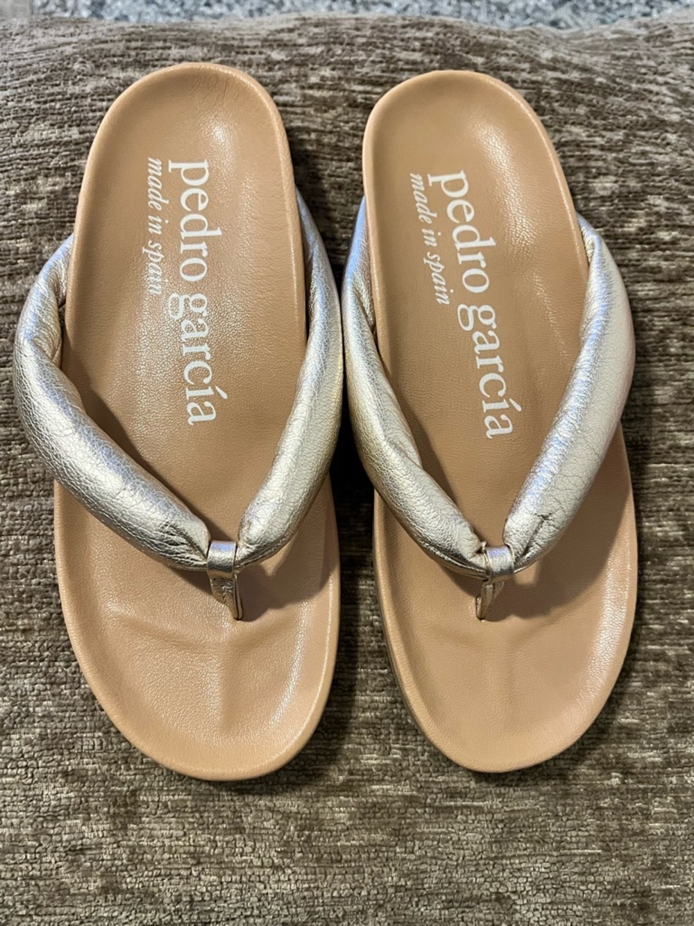 NWOT Pedro Garcia Metallic Padded Thong Sandals Size 36.5 (6.5 US)